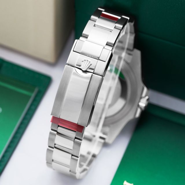 Rolex GMT Master II 116710 BLNR Image 3